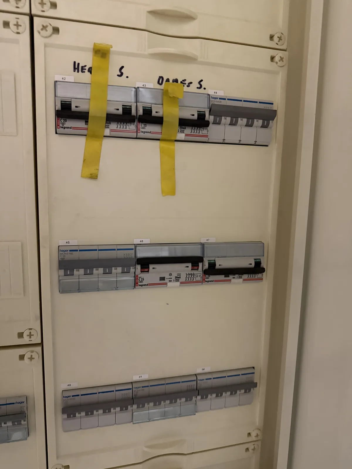 Priva Compri HX Building Automation Controller with Expansion Modules and Control Cabinet HKL1
