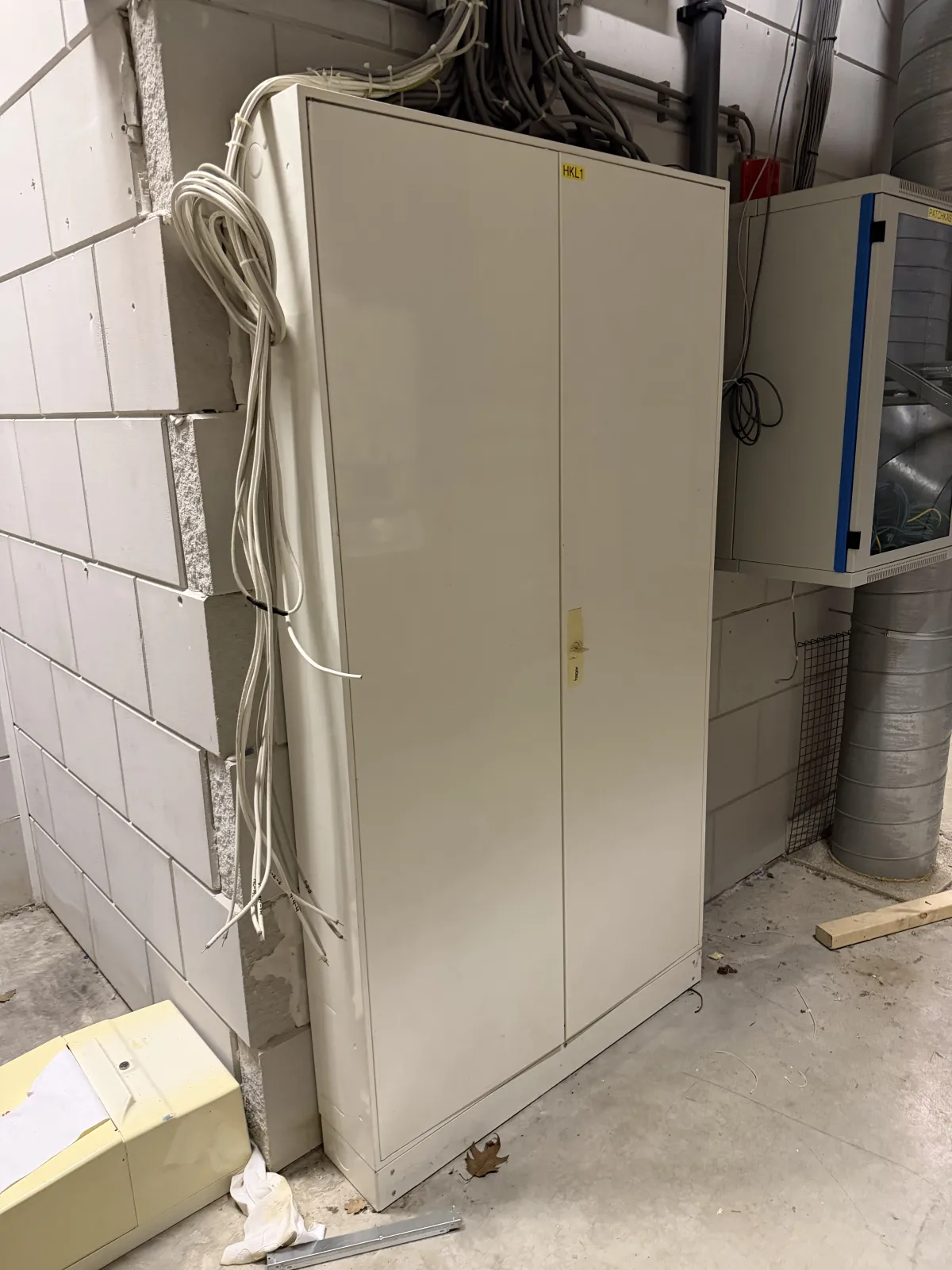 Priva Compri HX Building Automation Controller with Expansion Modules and Control Cabinet HKL1