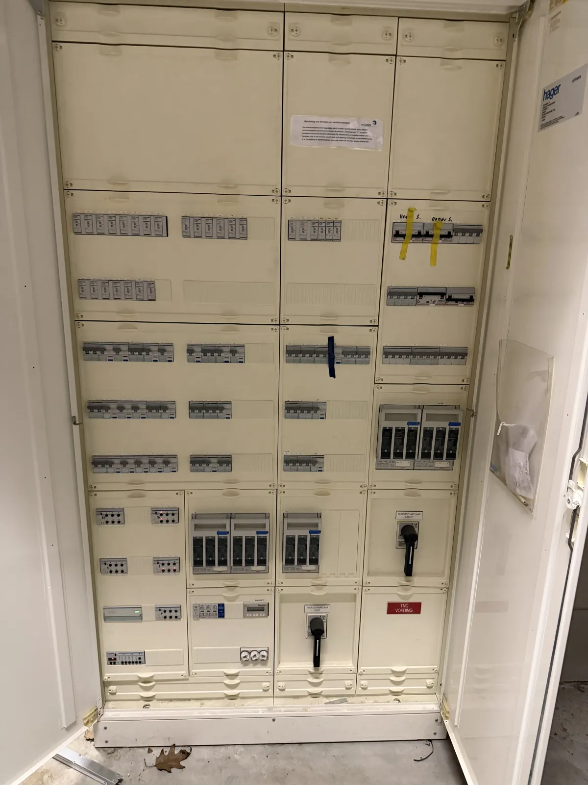 Priva Compri HX Building Automation Controller with Expansion Modules and Control Cabinet HKL1
