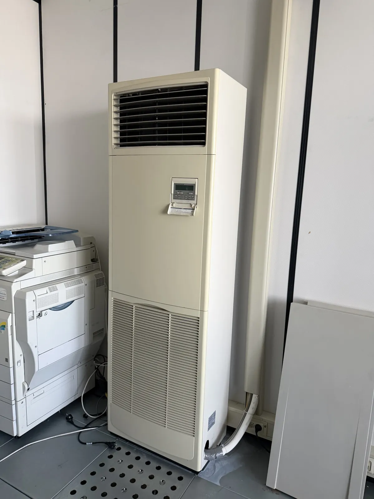 Mitsubishi Electric Floor-Standing Air Conditioning Units x3 – Used Commercial AC