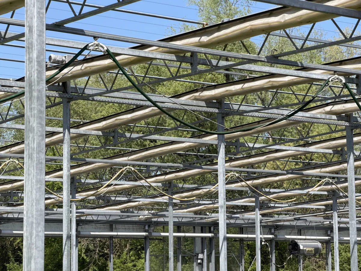 Large Commercial Greenhouse Steel Structure with Shade Cloth – Full Span Glasshouse