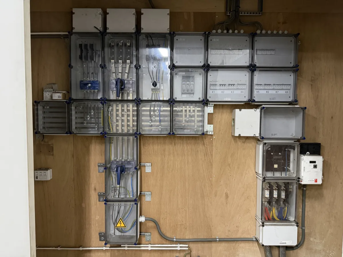 Eaton IP65 Weatherproof Enclosure with Rotary Isolator Switch & Busbar Assembly
