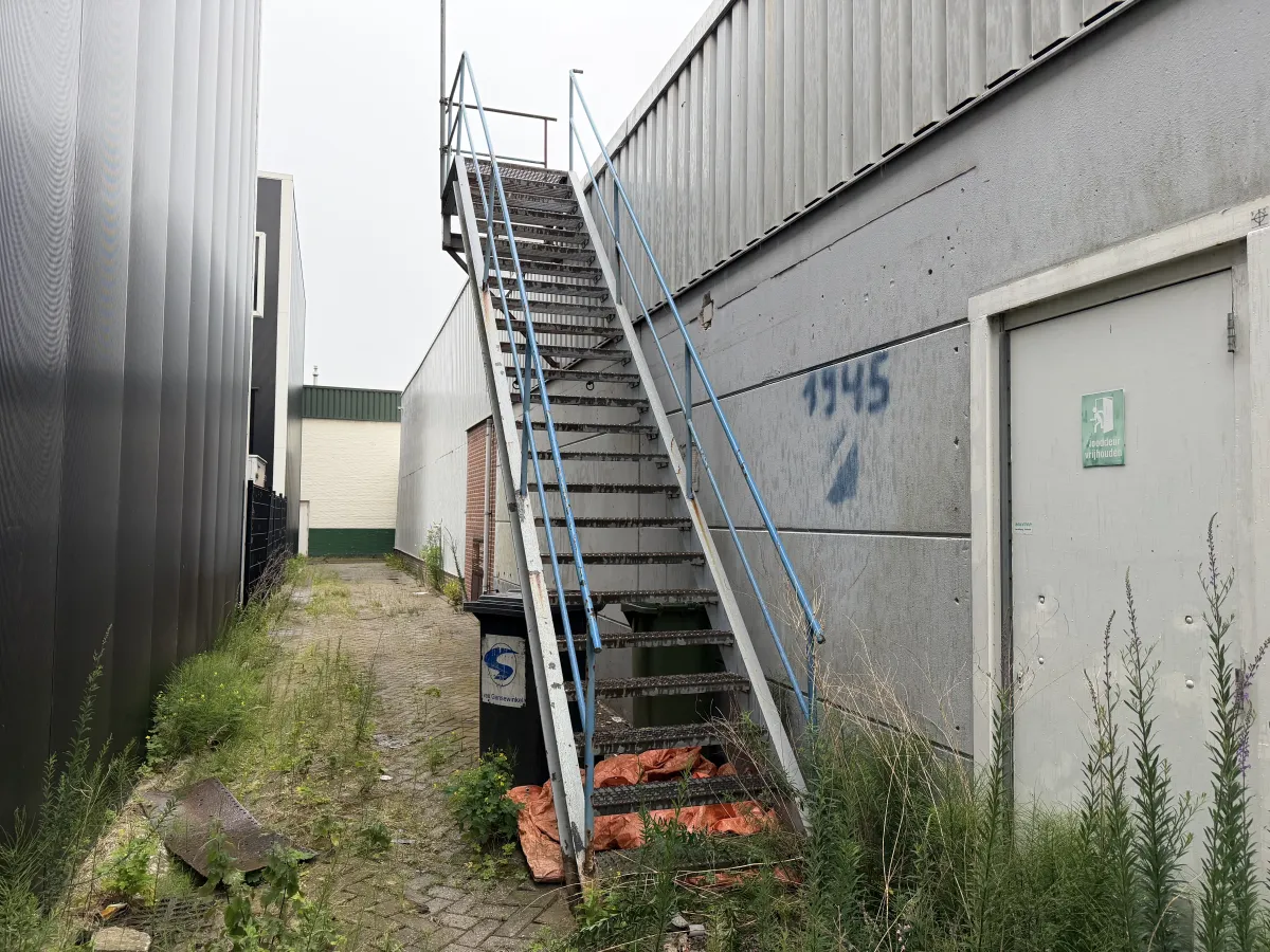 Industrial Steel Exterior Staircase with Landing Platform and Grating Steps