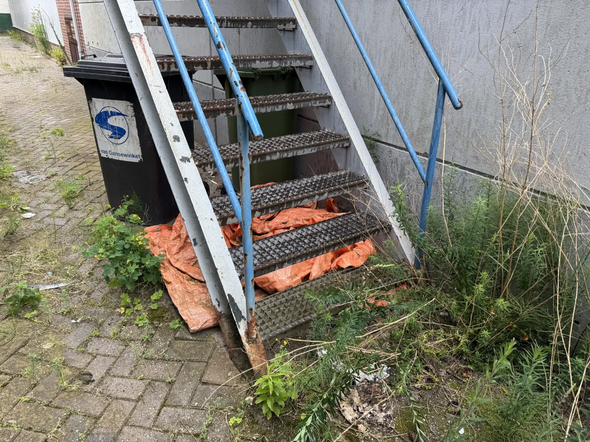 Industrial Steel Exterior Staircase with Landing Platform and Grating Steps