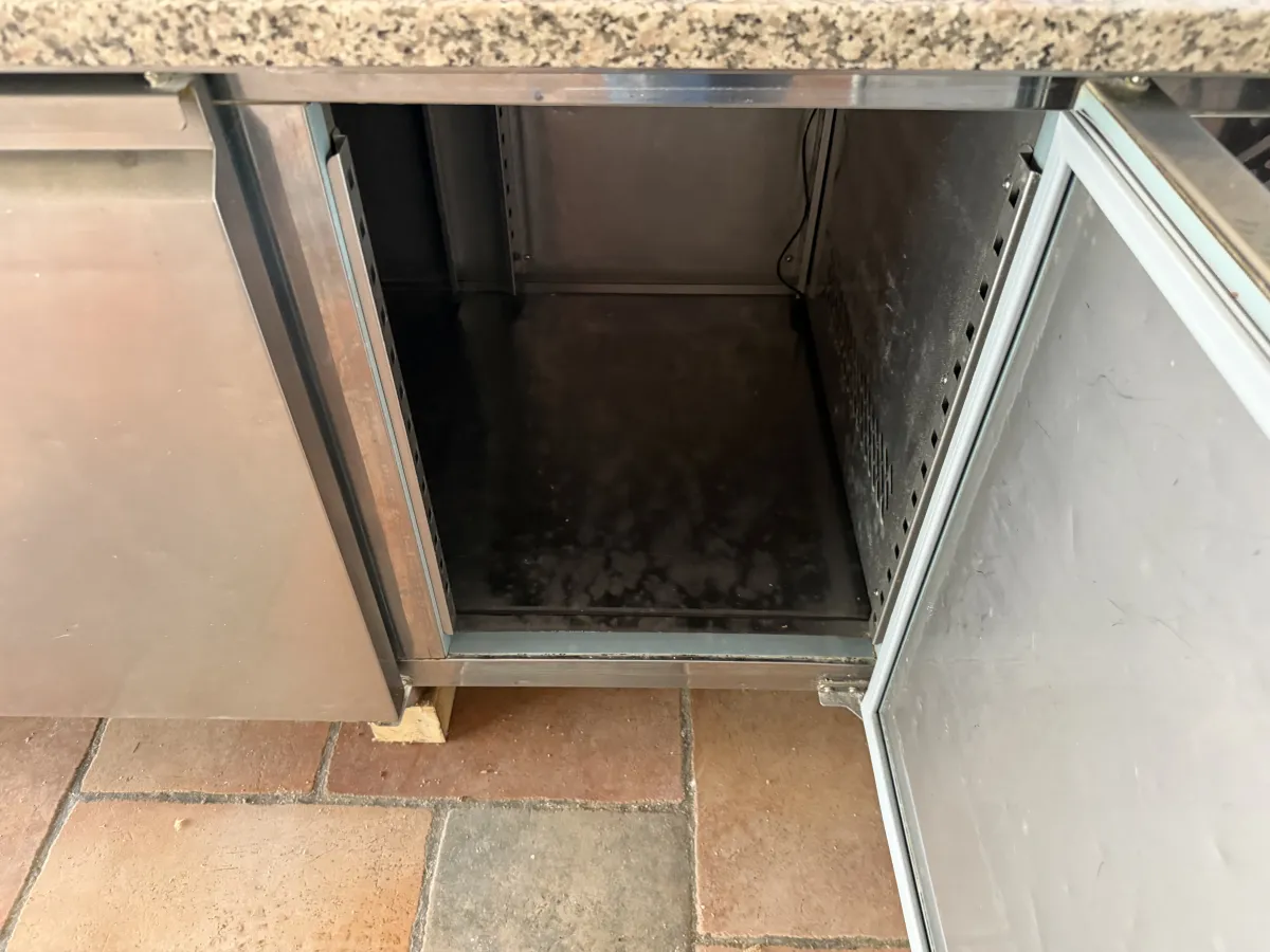 Commercial Hood-Type Pass-Through Dishwasher - Electrolux Professional Kitchen