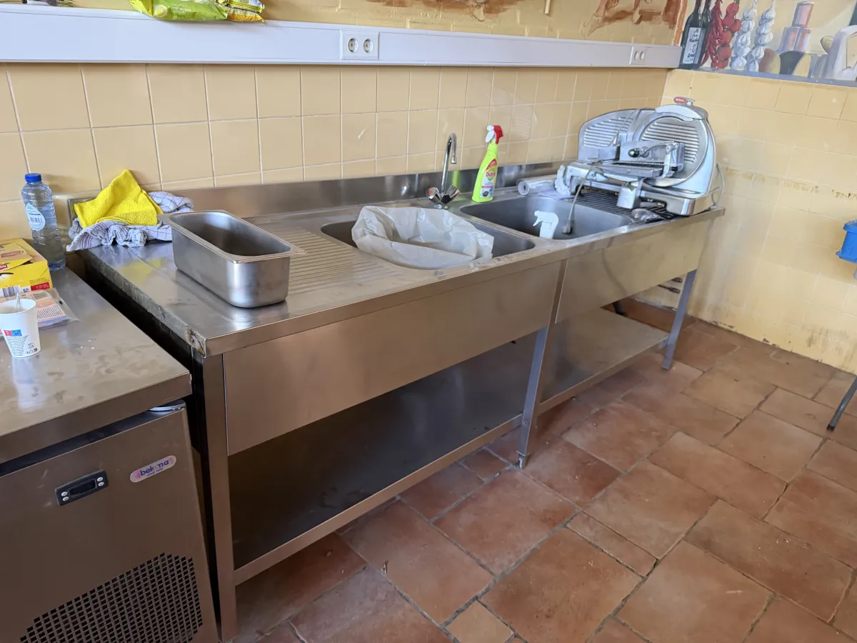 Commercial Hood-Type Pass-Through Dishwasher - Electrolux Professional Kitchen