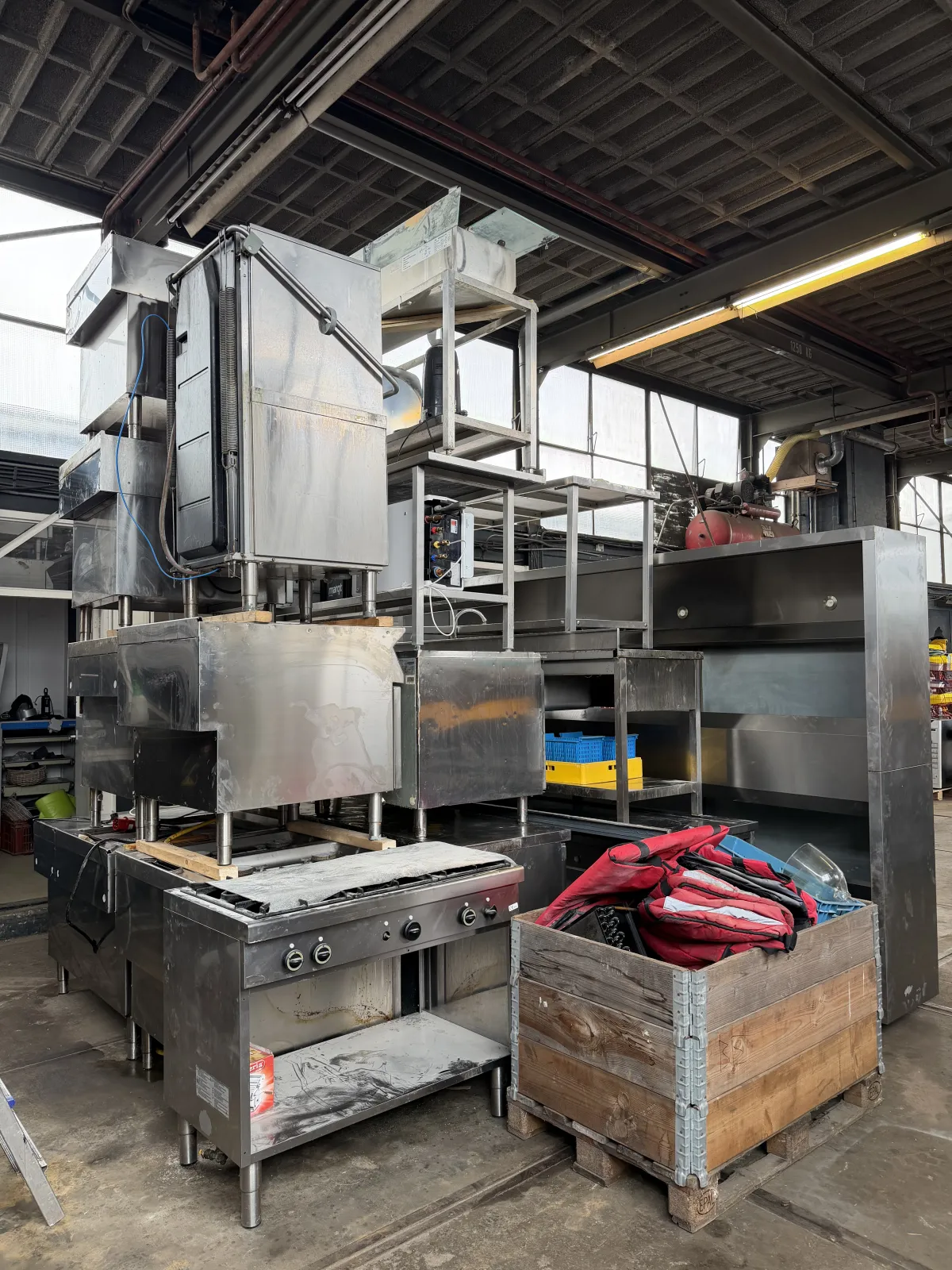 Commercial Hood-Type Pass-Through Dishwasher - Electrolux Professional Kitchen