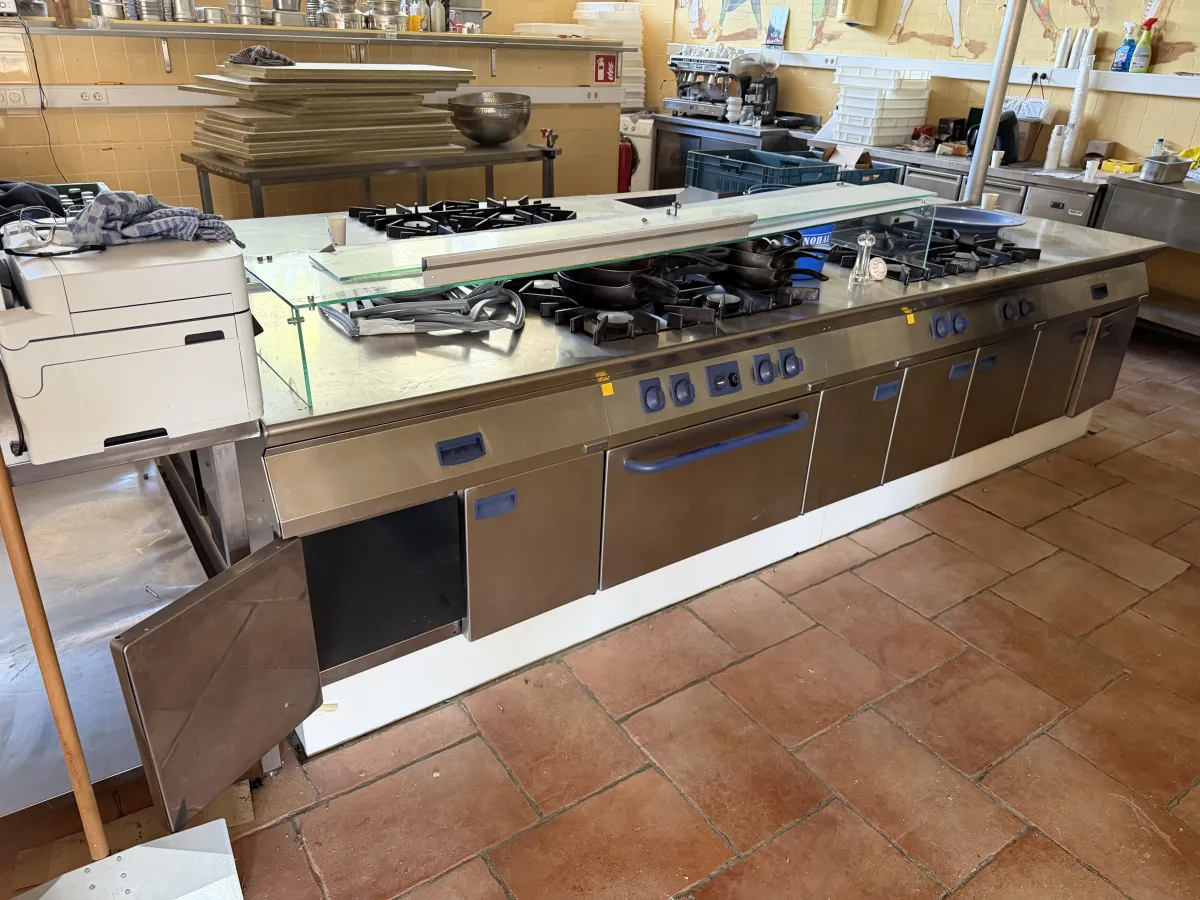 Commercial Hood-Type Pass-Through Dishwasher - Electrolux Professional Kitchen