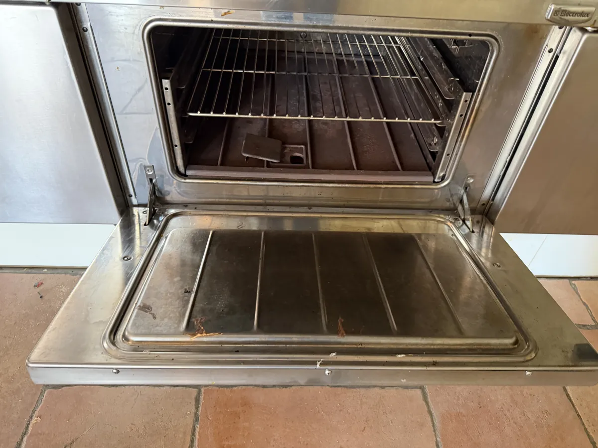 Commercial Hood-Type Pass-Through Dishwasher - Electrolux Professional Kitchen