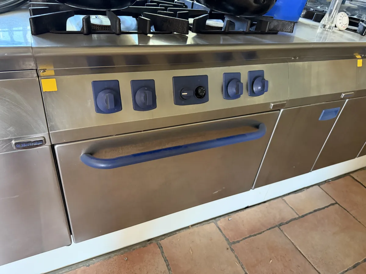 Commercial Hood-Type Pass-Through Dishwasher - Electrolux Professional Kitchen