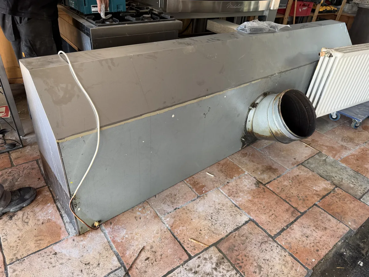 Commercial Hood-Type Pass-Through Dishwasher - Electrolux Professional Kitchen