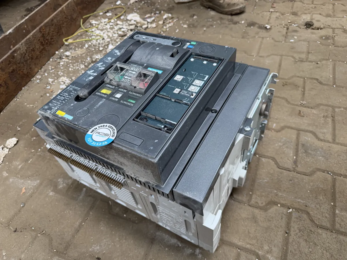 Siemens 3WL Air Circuit Breaker 1600A 690V LSIG - Used