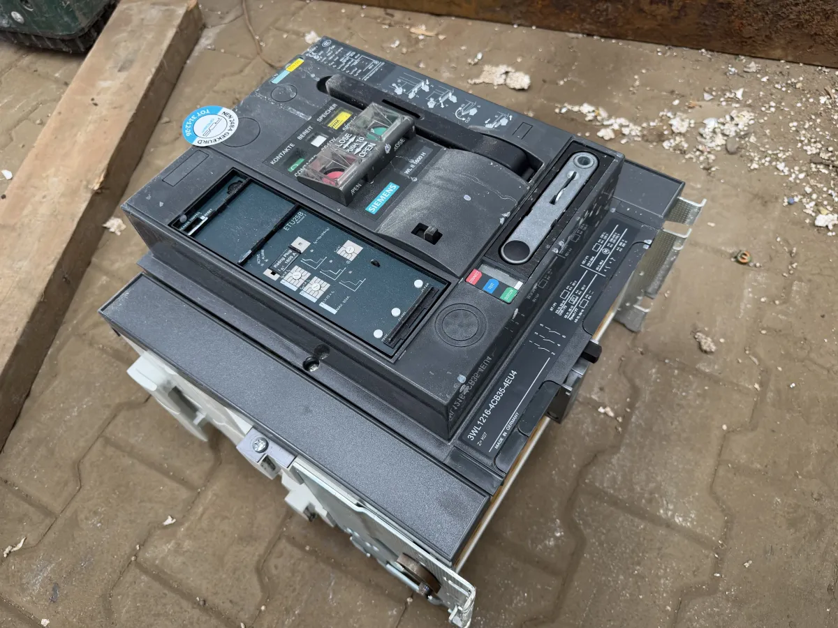 Siemens 3WL Air Circuit Breaker 1600A 690V LSIG - Used