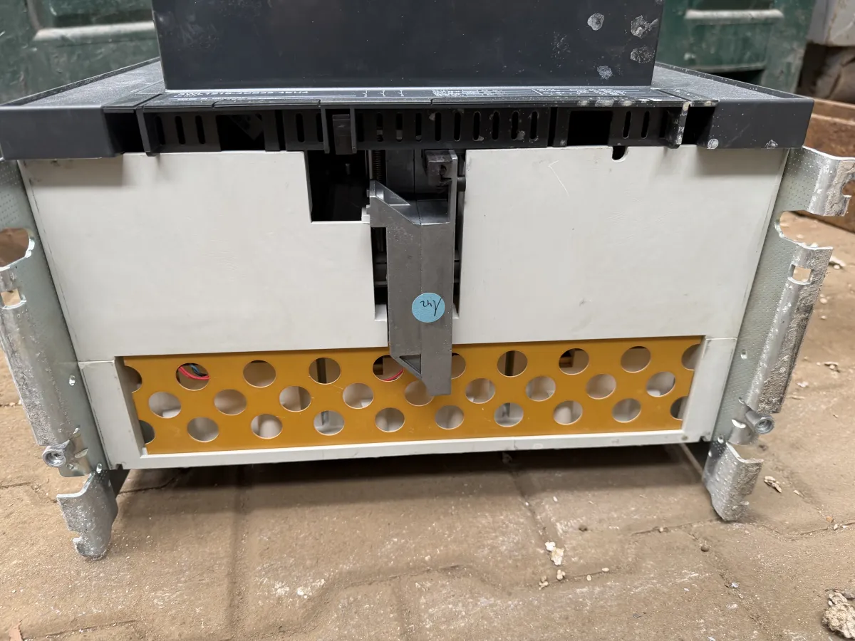 Siemens 3WL Air Circuit Breaker 1600A 690V LSIG - Used