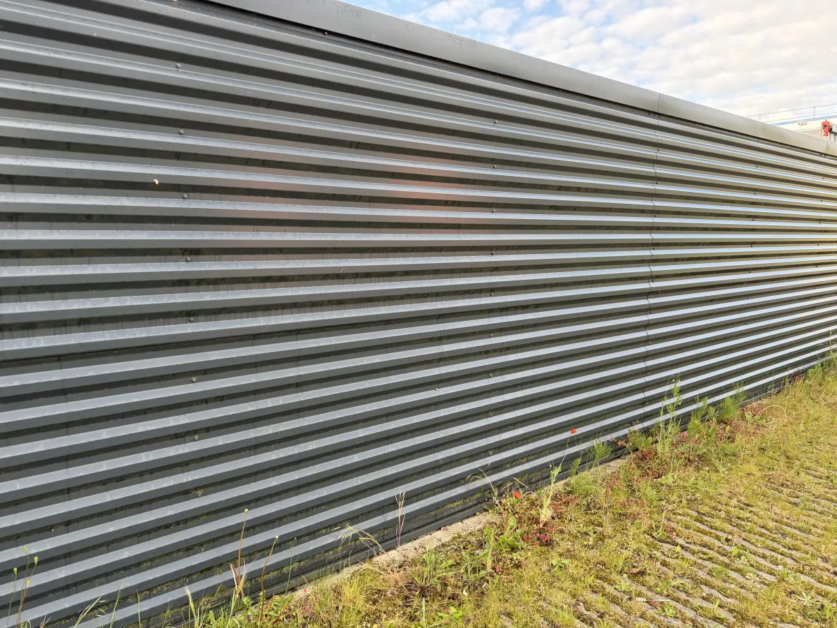 Double sliding gate with fences (Total 84 meters)