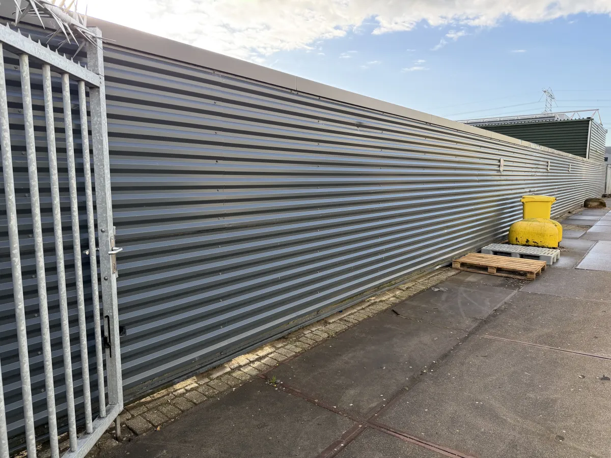 Double sliding gate with fences (Total 84 meters)