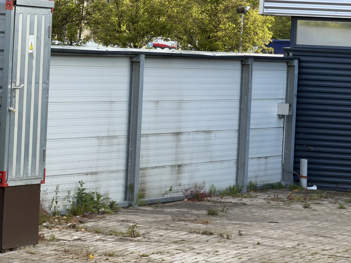 Double sliding gate with fences (Total 84 meters)