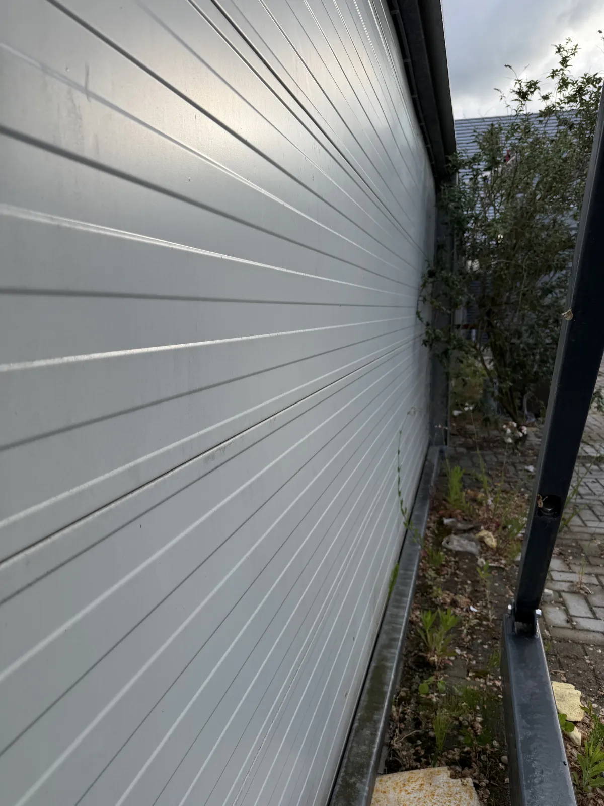 Double sliding gate with fences (Total 84 meters)