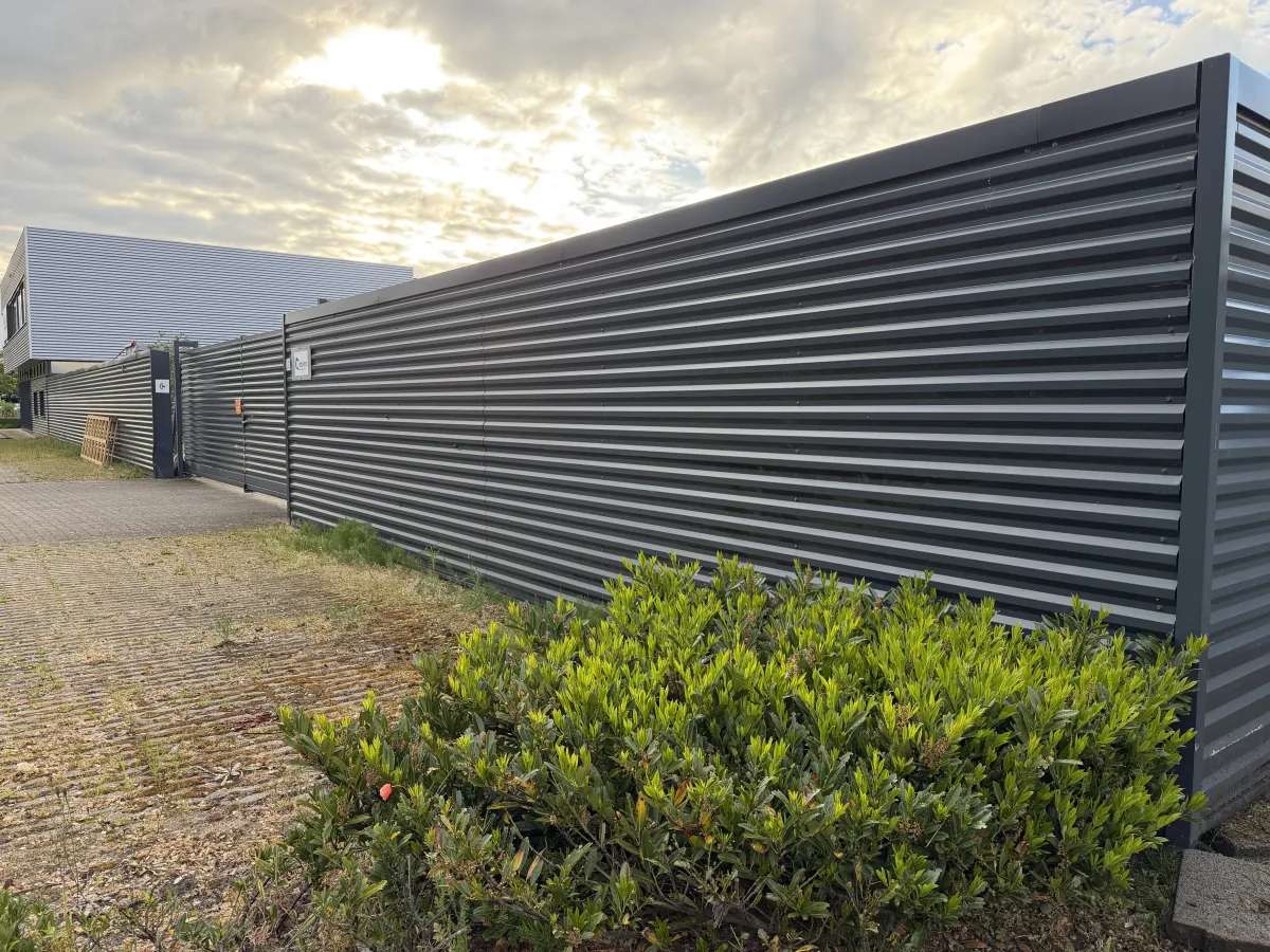 Double sliding gate with fences (Total 84 meters)