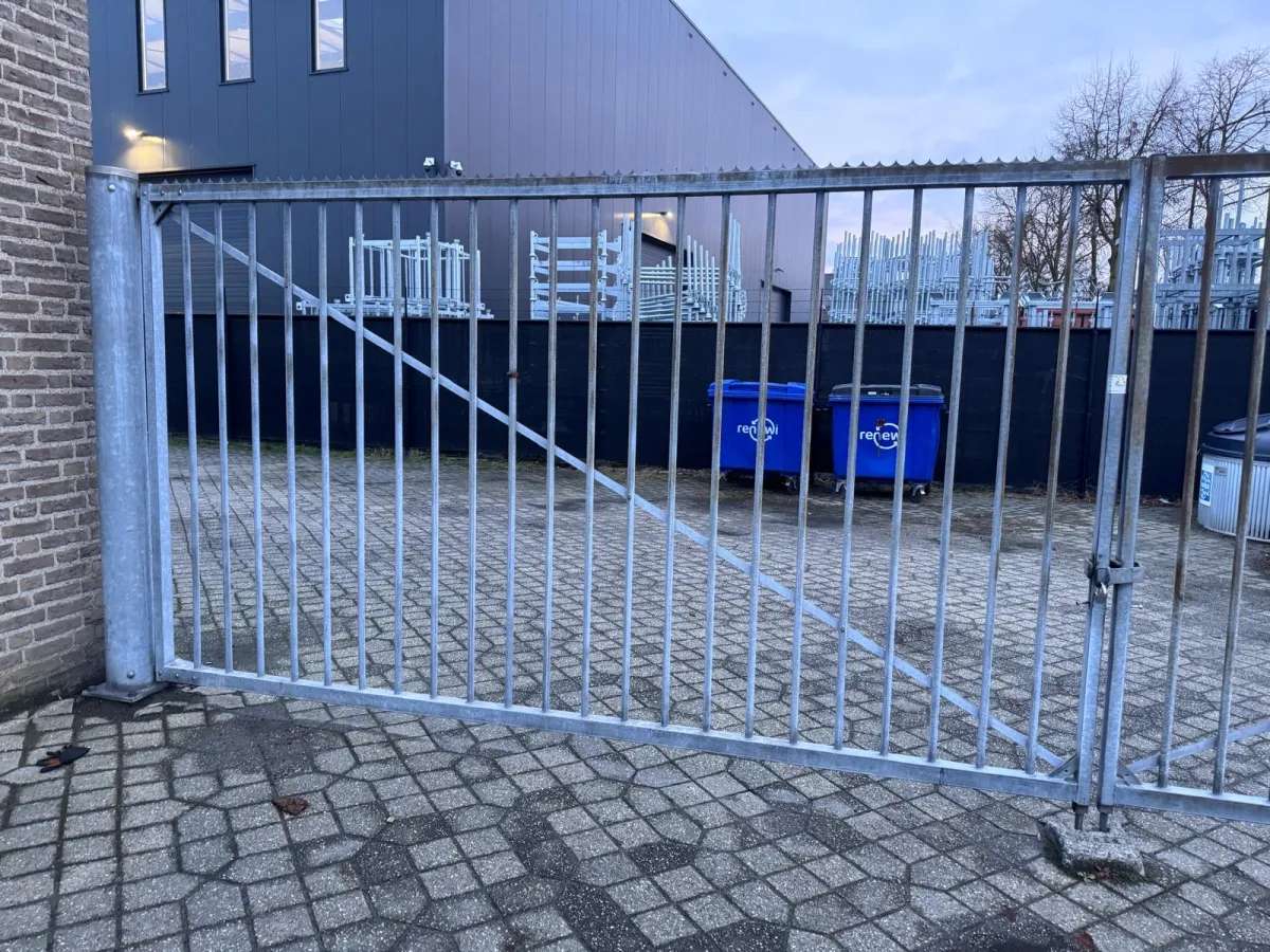 Galvanised Steel Double Swing Gate – Industrial Grade, Good Condition