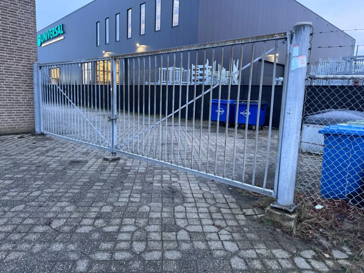Galvanised Steel Double Swing Gate – Industrial Grade, Good Condition