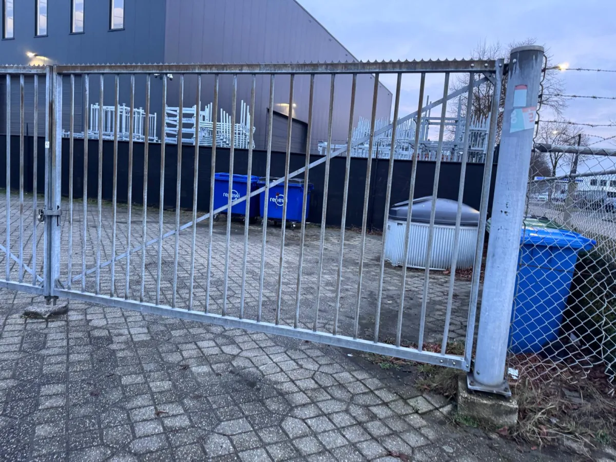 Galvanised Steel Double Swing Gate – Industrial Grade, Good Condition