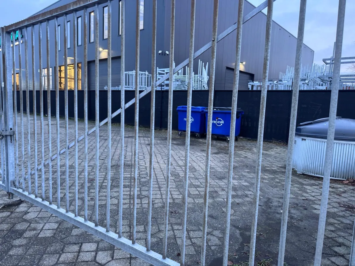 Galvanised Steel Double Swing Gate – Industrial Grade, Good Condition