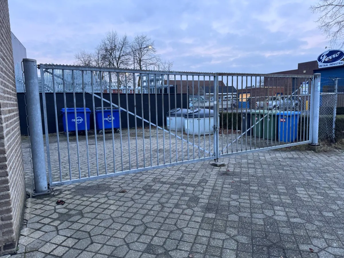 Galvanised Steel Double Swing Gate – Industrial Grade, Good Condition