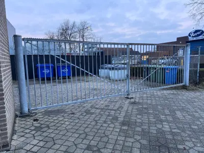 Galvanised Steel Double Swing Gate – Industrial Grade, Good Condition