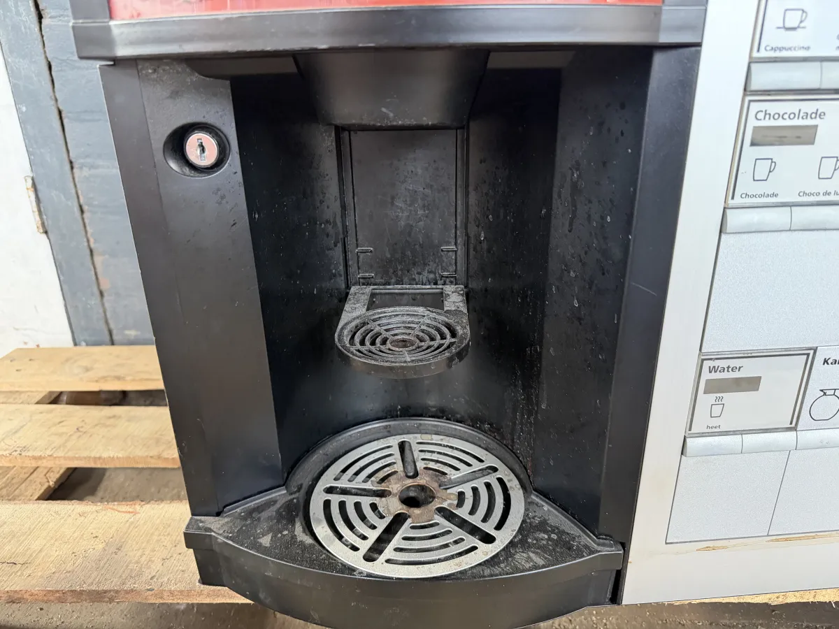 Douwe Egberts Coffee Vending Machine – Multi-Drink, Plumbed-In, Used