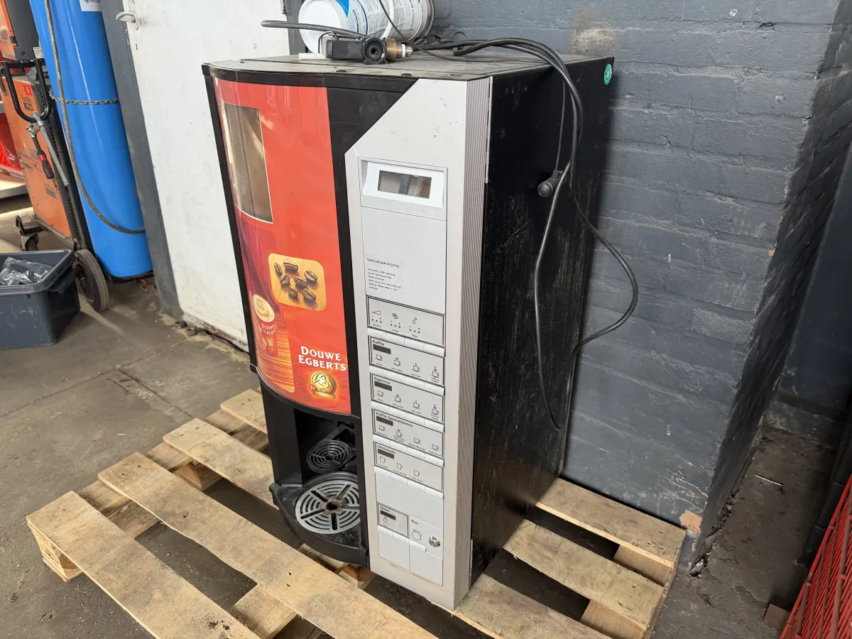 Douwe Egberts Coffee Vending Machine – Multi-Drink, Plumbed-In, Used