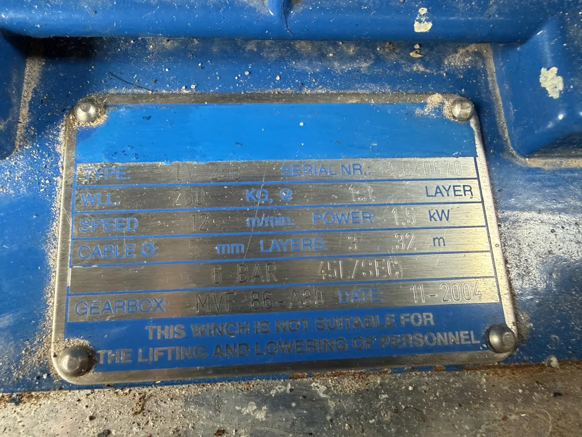 Hydraulic Winch with Wire Rope Drum – Blue, Pallet-Mounted, Heavy Duty