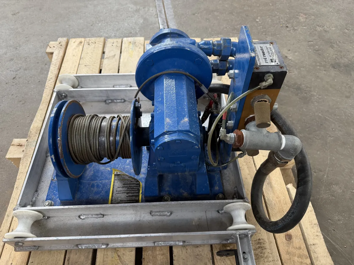 Hydraulic Winch with Wire Rope Drum – Blue, Pallet-Mounted, Heavy Duty