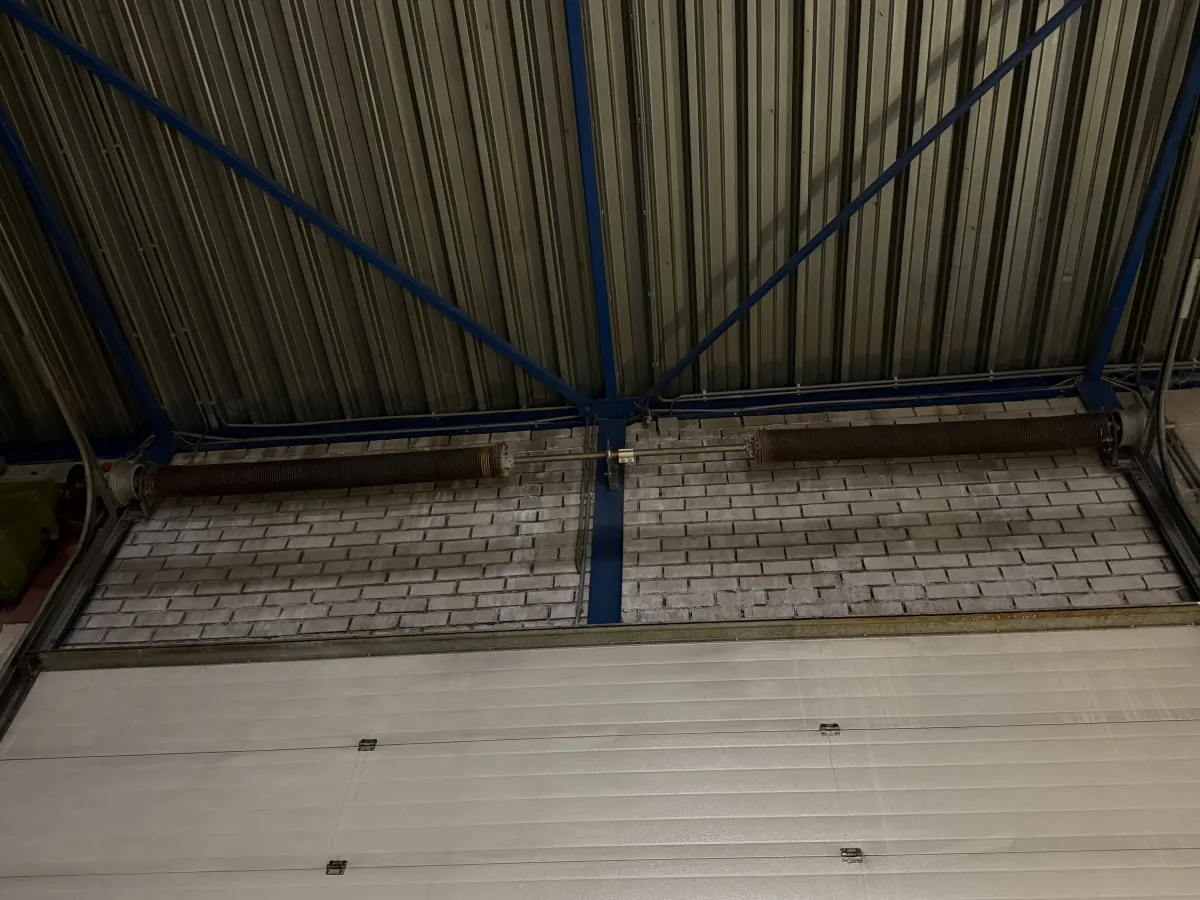 Industrial Sectional Overhead Door Blue, (4,79 mtr Wide x 5,03 mtr High)