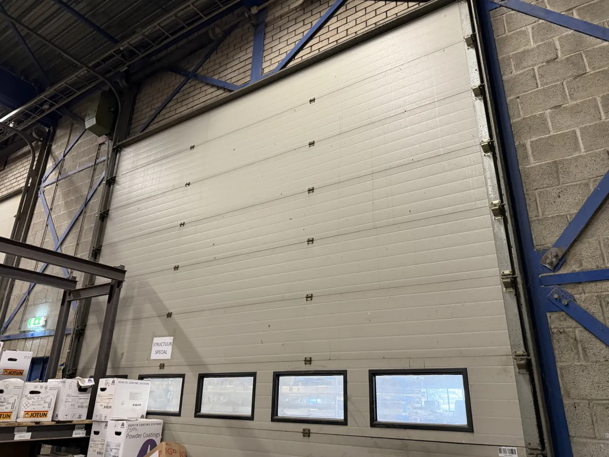 Industrial Sectional Overhead Door White, (4,64 mtr Wide x 5,03 mtr High)