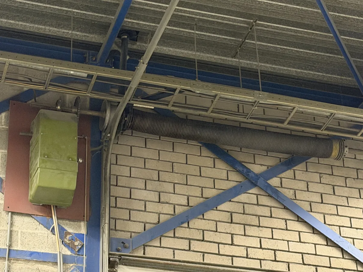 Industrial Sectional Overhead Door White, (4,64 mtr Wide x 5,03 mtr High)