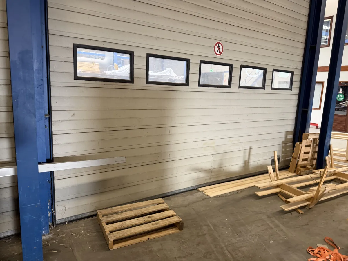 Industrial Sectional Overhead Door White, (4,64 mtr Wide x 5,03 mtr High)