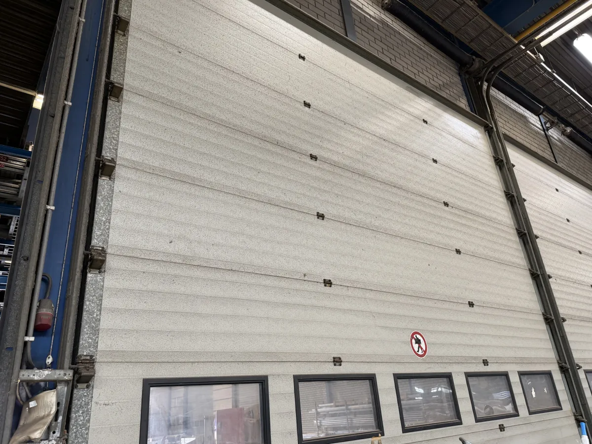 Industrial Sectional Overhead Door White, (4,64 mtr Wide x 5,03 mtr High)