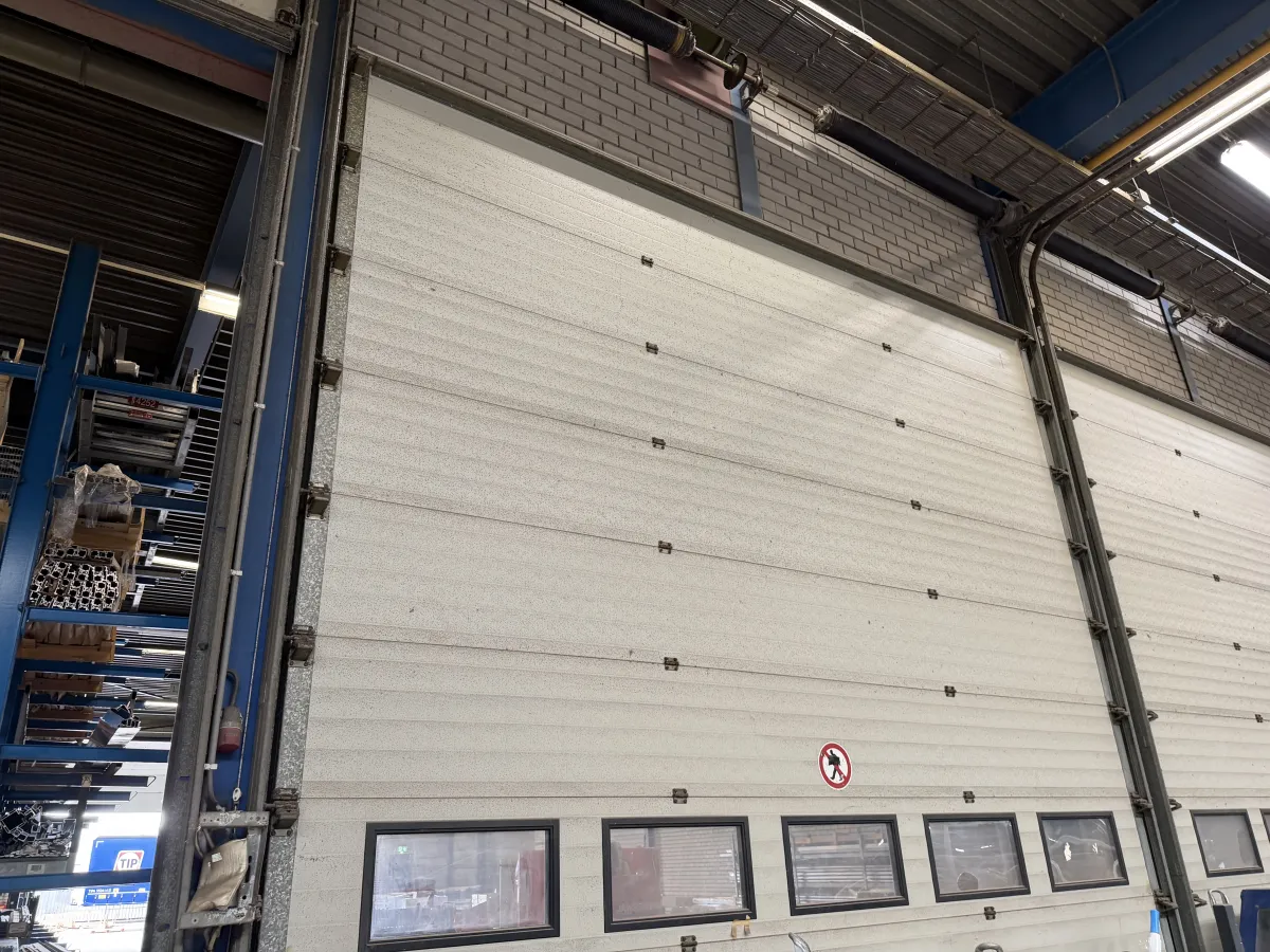 Industrial Sectional Overhead Door White, (4,64 mtr Wide x 5,03 mtr High)