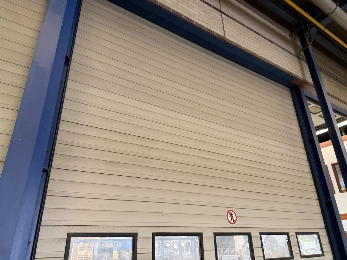 Industrial Sectional Overhead Door White, (4,64 mtr Wide x 5,03 mtr High)