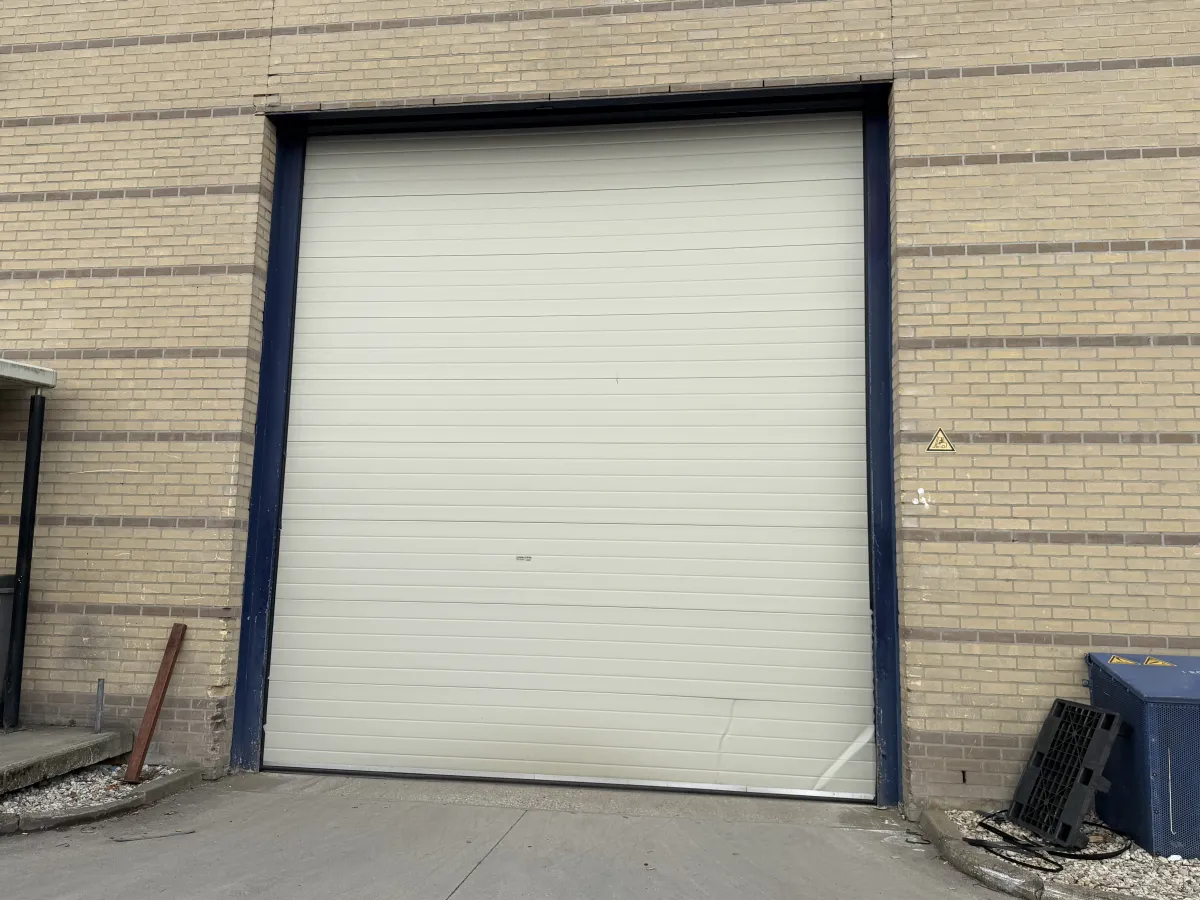 Louwers Sectional Industrial Door ST9V – 4450x5000mm, 2022, with Motor Unit