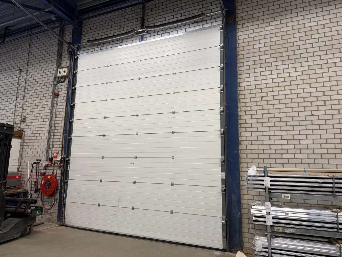 Louwers Sectional Industrial Door ST9V – 4450x5000mm, 2022, with Motor Unit
