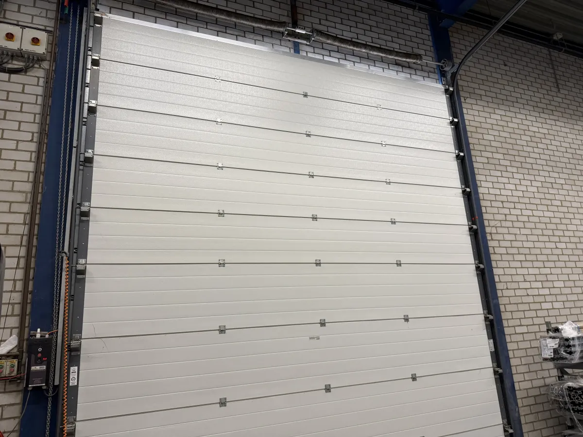 Louwers Sectional Industrial Door ST9V – 4450x5000mm, 2022, with Motor Unit