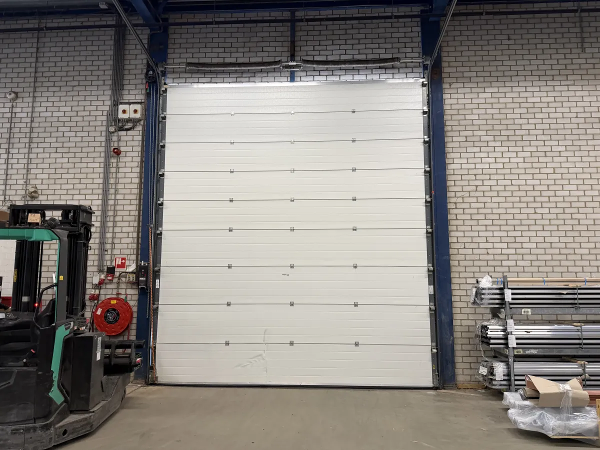 Louwers Sectional Industrial Door ST9V – 4450x5000mm, 2022, with Motor Unit