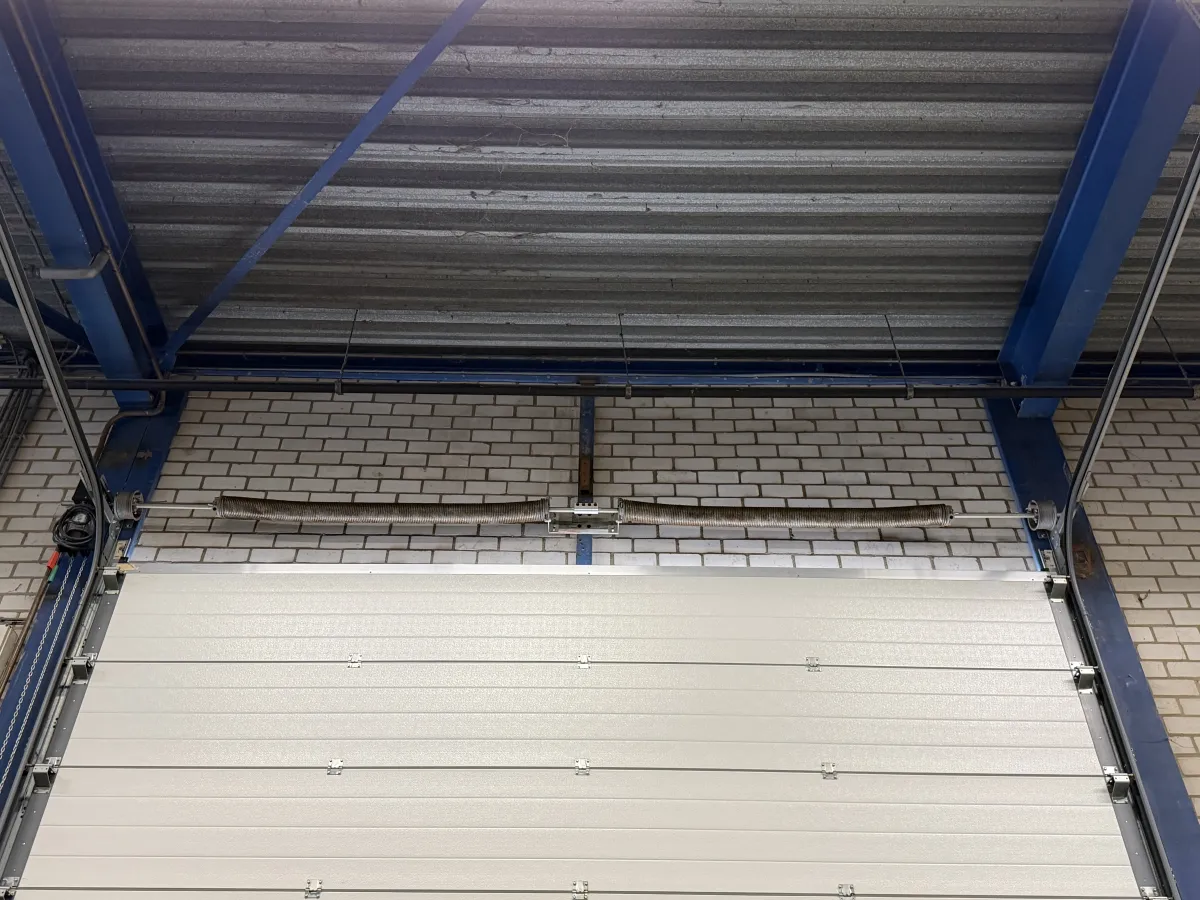 Louwers Sectional Industrial Door ST9V – 4450x5000mm, 2022, with Motor Unit