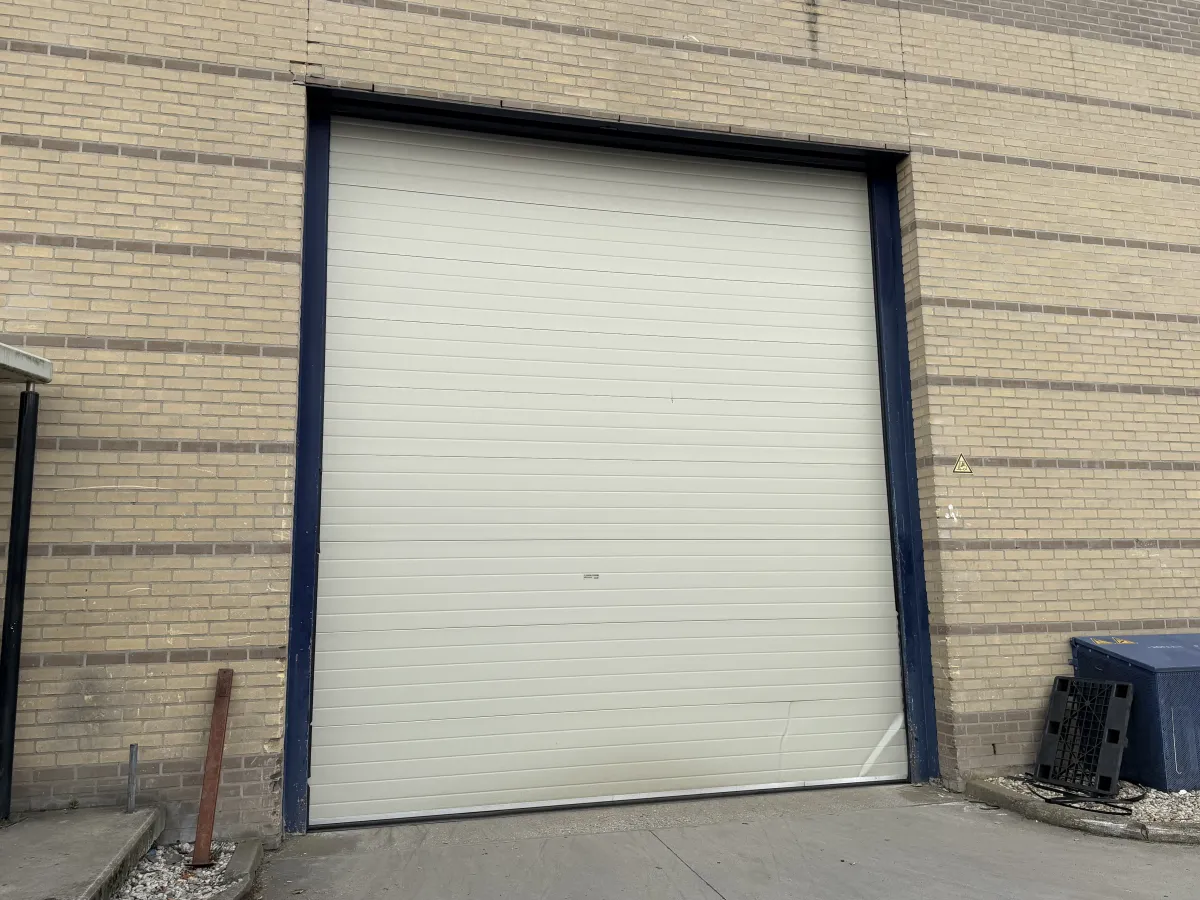 Louwers Sectional Industrial Door ST9V – 4450x5000mm, 2022, with Motor Unit