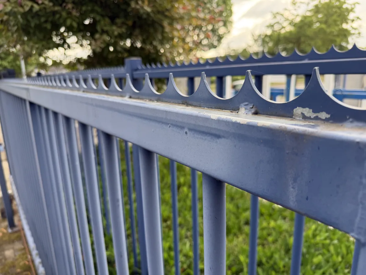 Heavy-Duty Blue Steel Sliding Security Gate with Motor Drive – 5,50 mtr wide