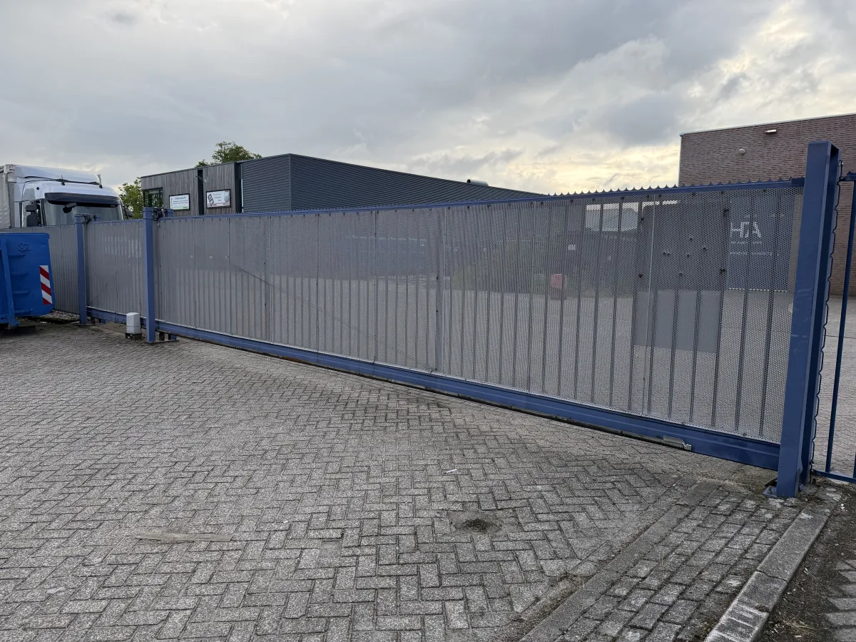 Heavy-Duty Blue Steel Sliding Gate with Anti-Climb Spikes – Approx. 8m Wide