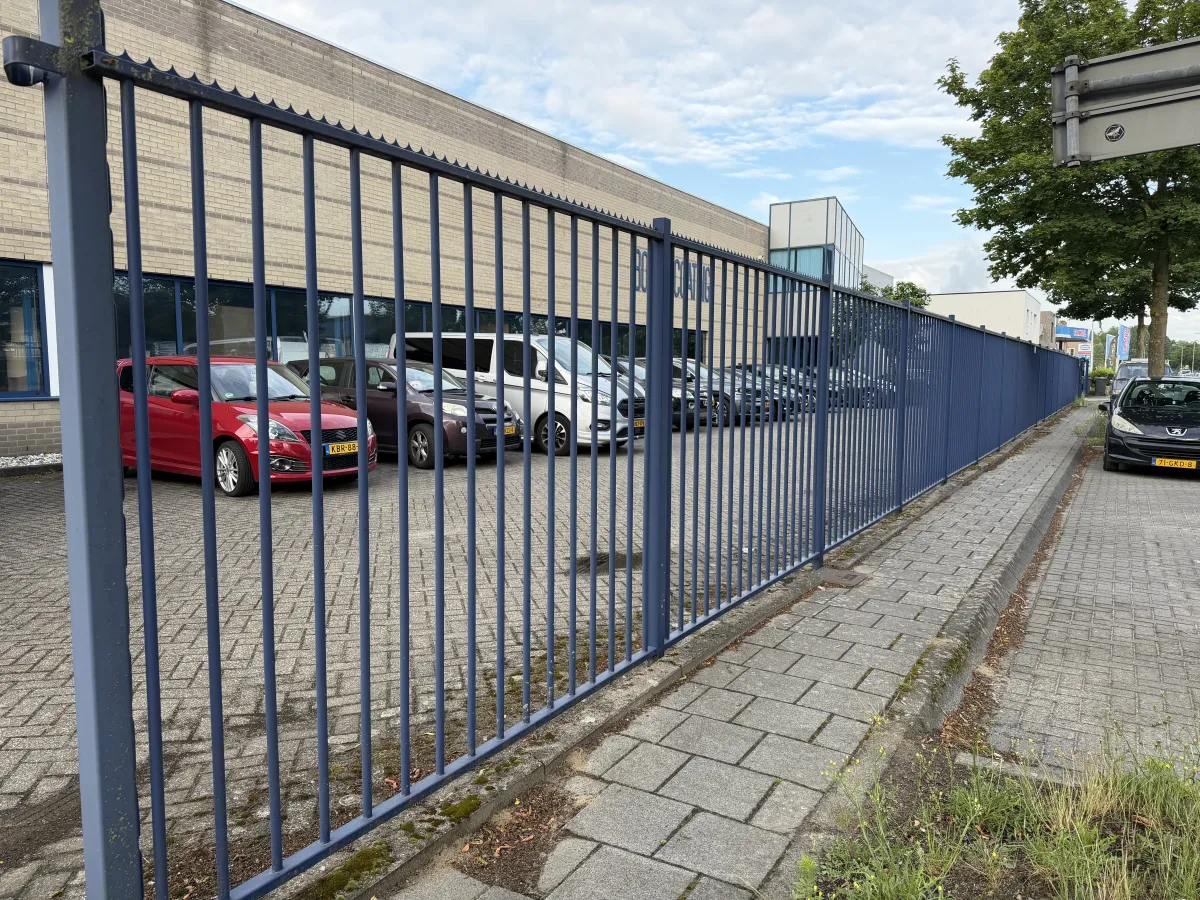 Steel Blue Coated Fence 128,00 mtr. Included 4 gates