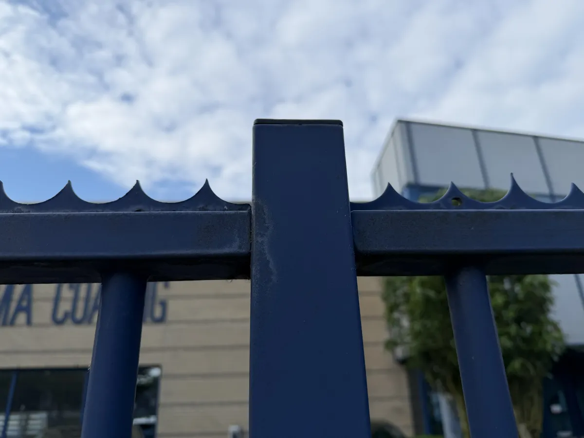 Steel Blue Coated Fence 128,00 mtr. Included 4 gates